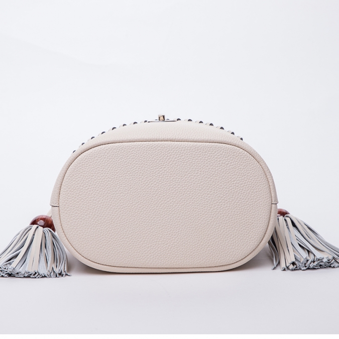 バッグファクトリーカスタム新しいファッションデザイナーグレインレザーバケットバッグ織りハンドル付き 
